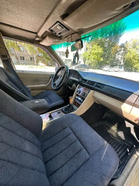 Mercedes-Benz E-Class, 1987
