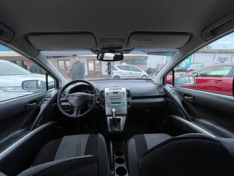 Toyota Corolla Verso, 2005