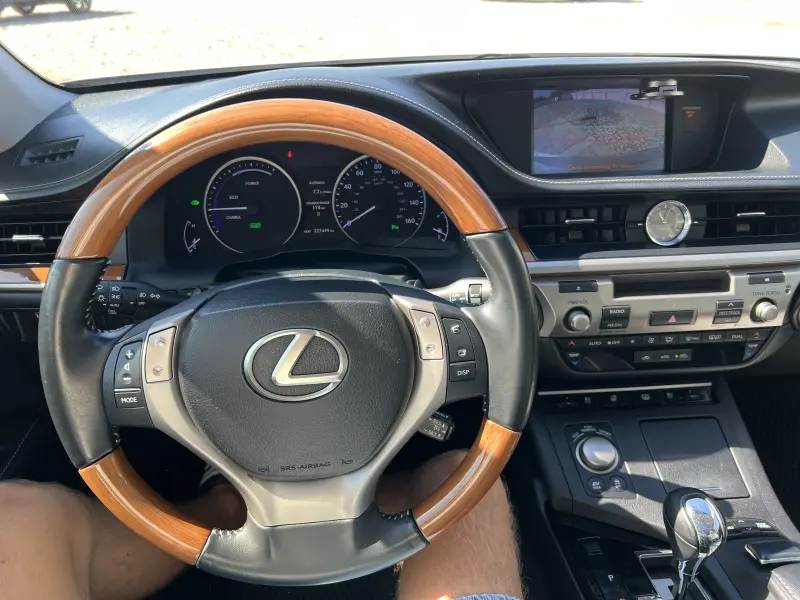 Lexus ES, 2012