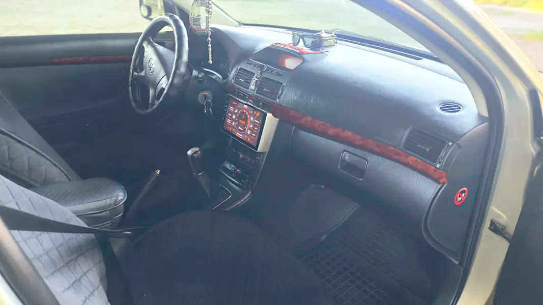Toyota Avensis, 2004