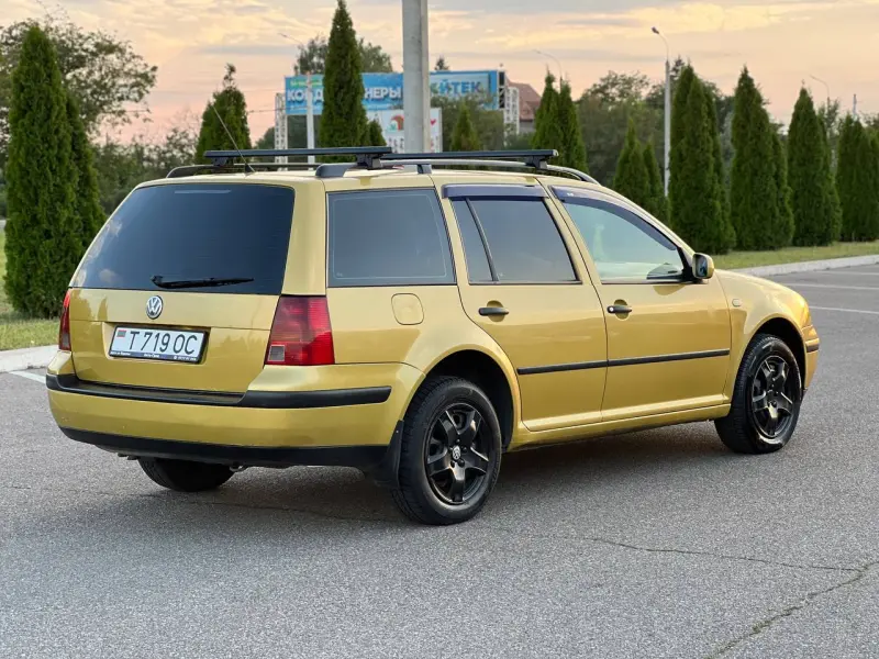 Volkswagen Golf, 2000
