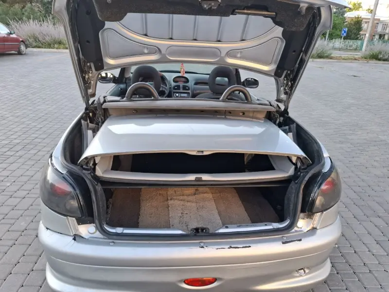 Peugeot 206, 2001