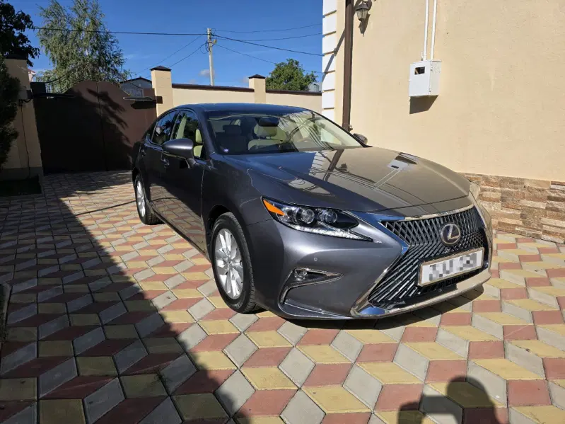 Lexus ES, 2014