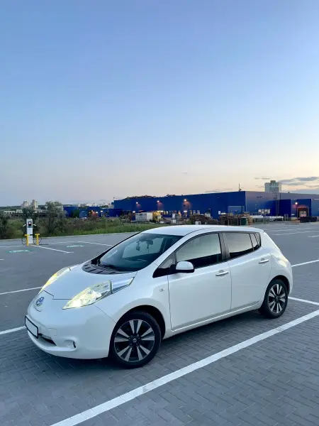 Nissan Leaf, 2012