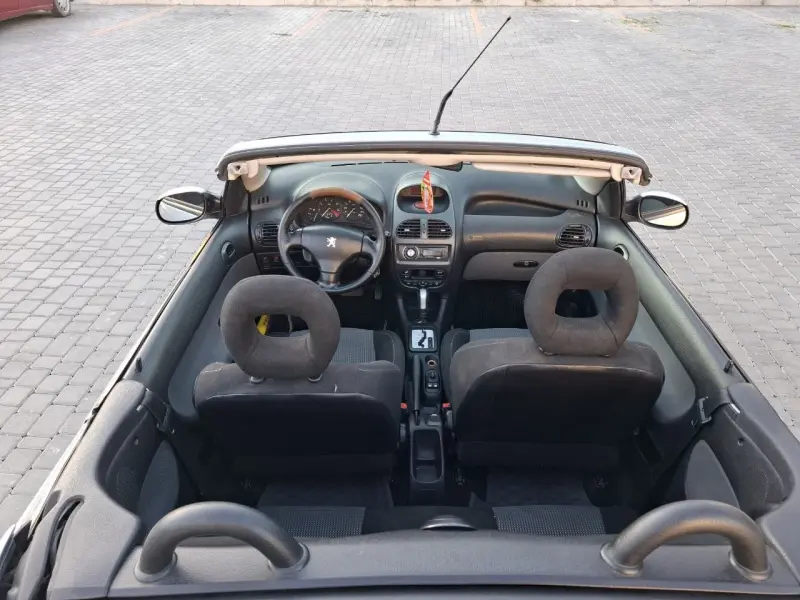 Peugeot 206, 2001