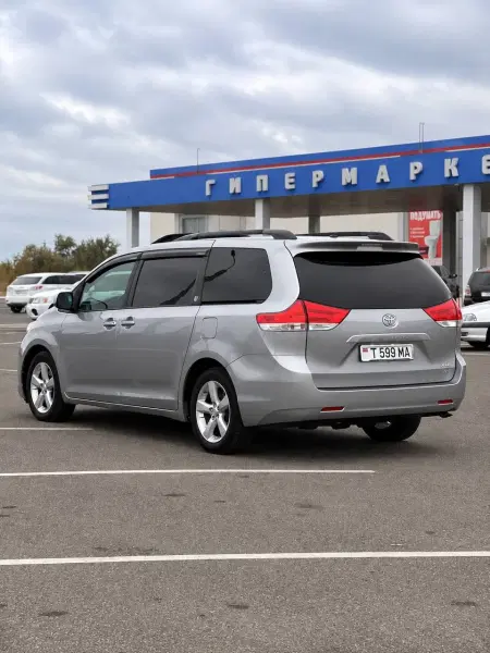 Toyota Sienna, 2013