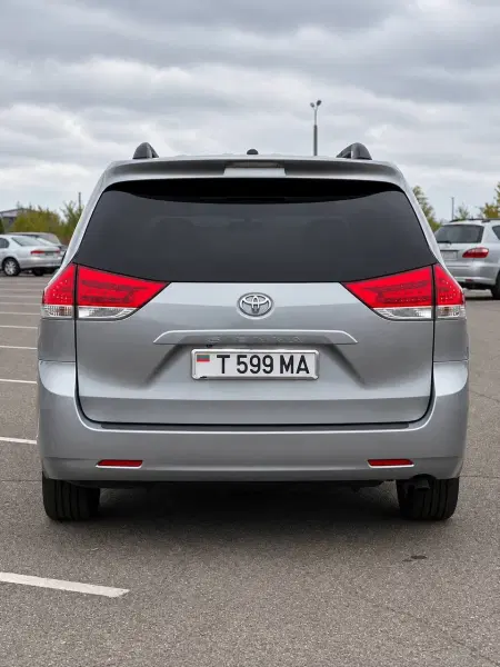 Toyota Sienna, 2013