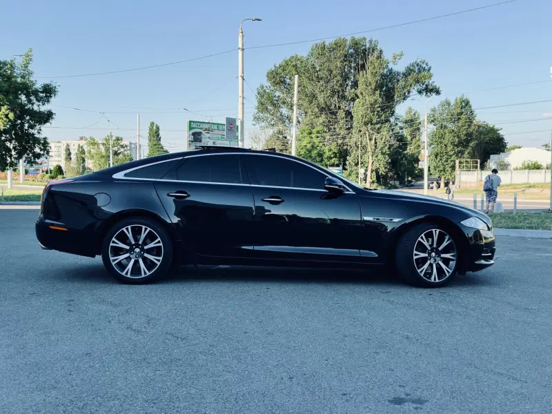 Jaguar XJ, 2012