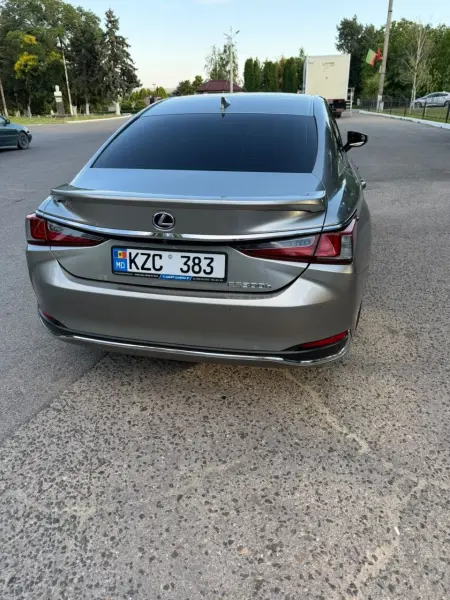 Lexus ES, 2019