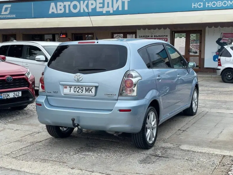 Toyota Corolla Verso, 2005