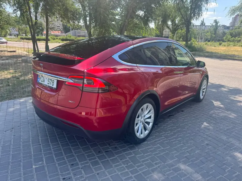 TESLA X, 2017
