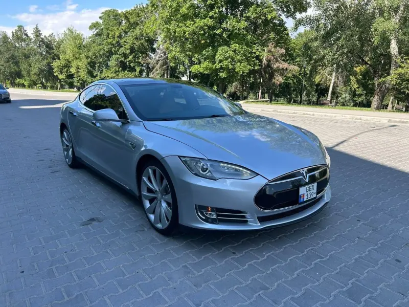 TESLA S, 2014