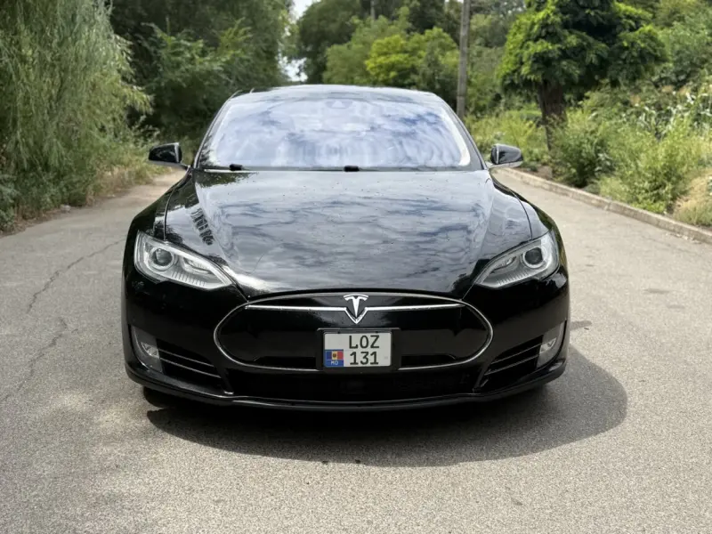 TESLA S, 2015