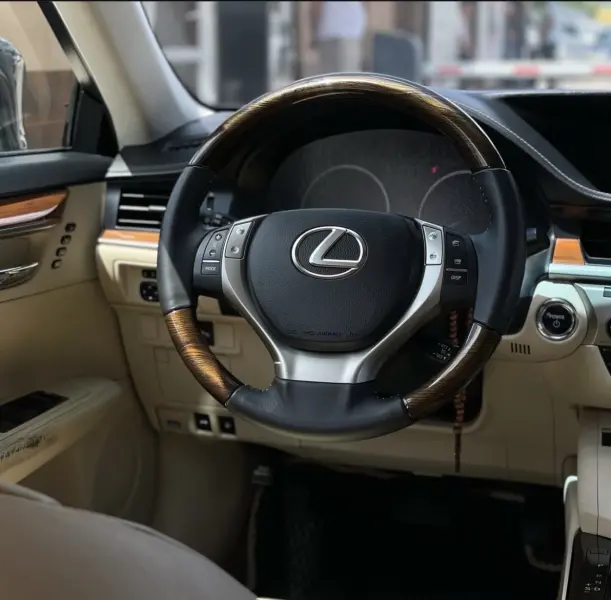 Lexus ES, 2013