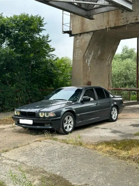 BMW 7 Series, 2000