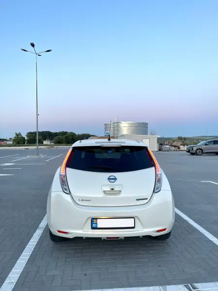 Nissan Leaf, 2012