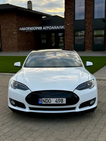 TESLA S, 2013