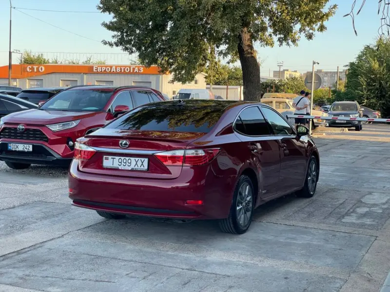 Lexus ES, 2013