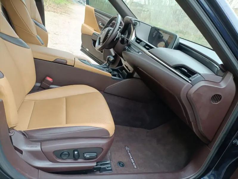Lexus ES, 2019