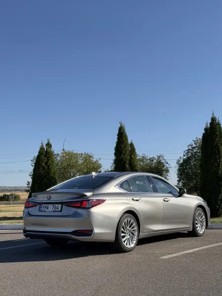 Lexus ES, 2020