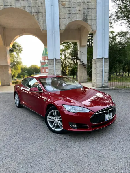 TESLA S, 2014