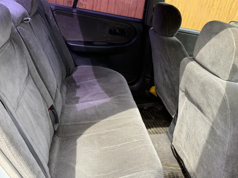 Nissan Primera, 1992