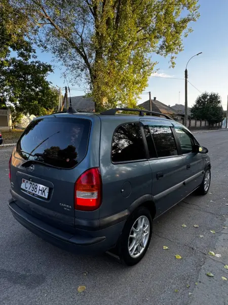 Opel Zafira, 2001
