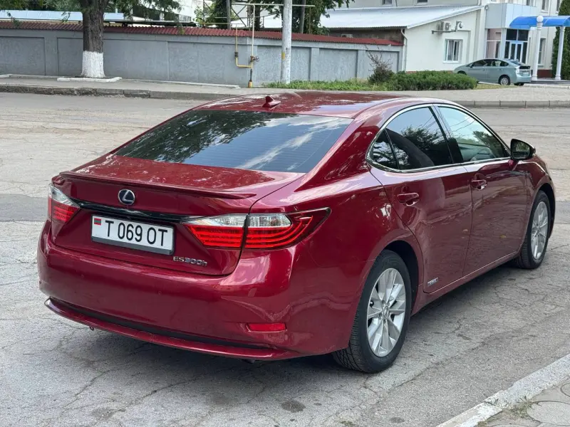 Lexus ES, 2013