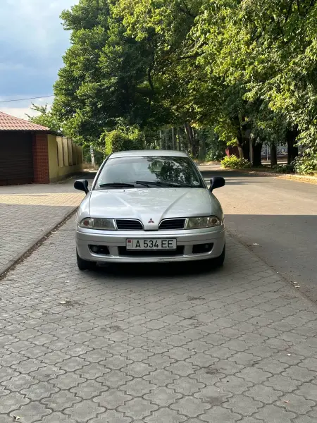 Mitsubishi Carisma, 2001