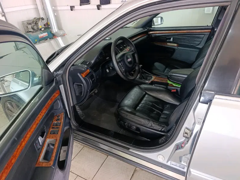 Audi A8, 2001