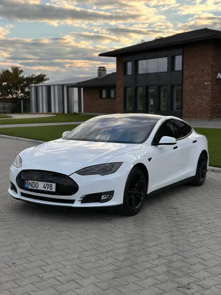 TESLA S, 2013