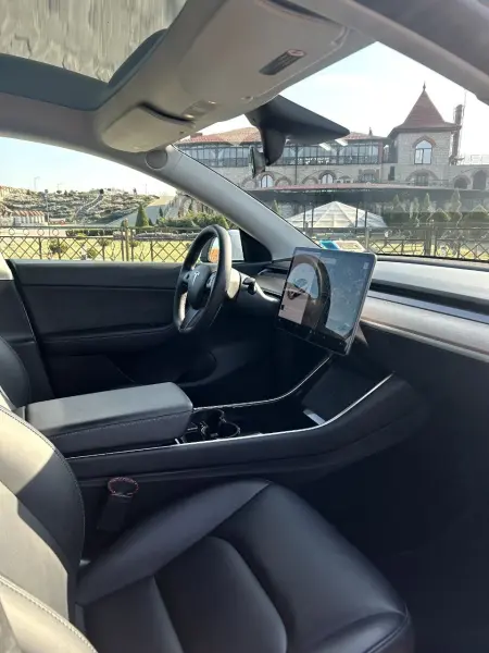 TESLA Y, 2021