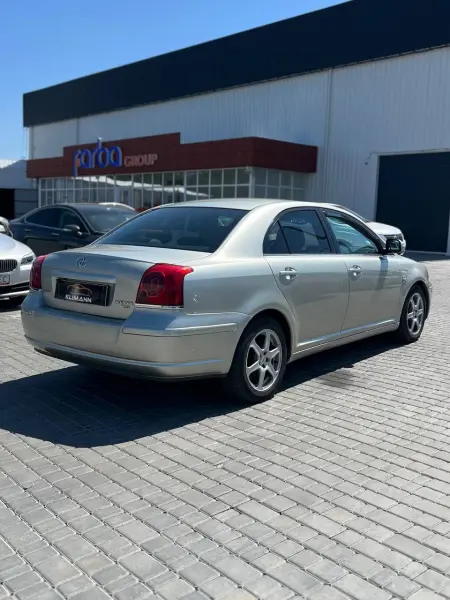 Toyota Avensis, 2004