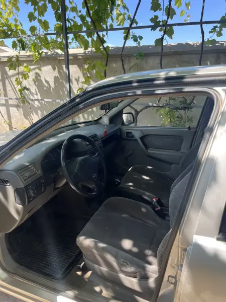 Opel Vectra, 1992
