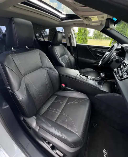 Lexus ES, 2022