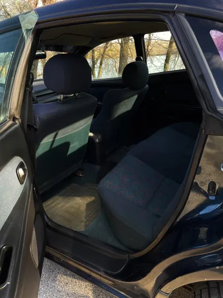 Mazda 323, 1997