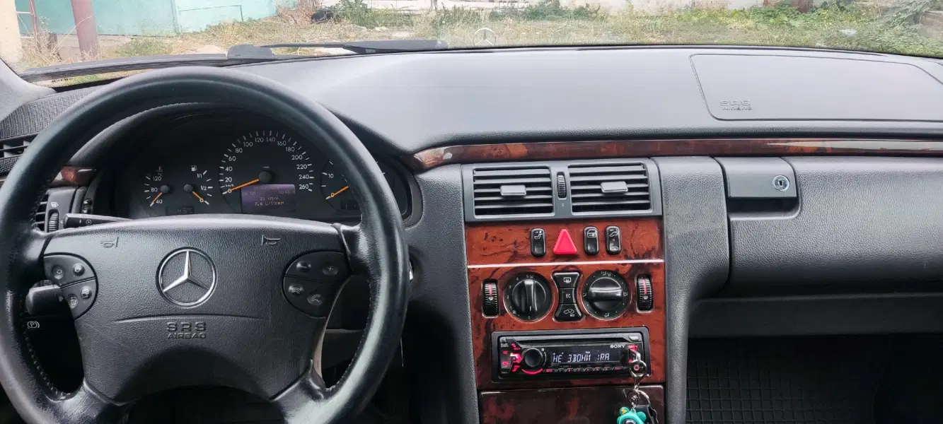 Mercedes-Benz E-Class, 2001