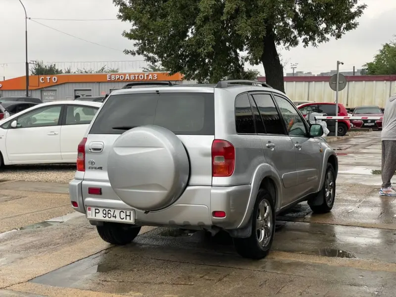Toyota RAV4, 2004