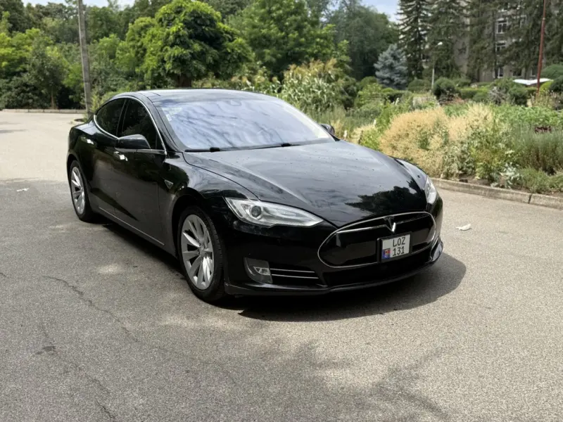 TESLA S, 2015