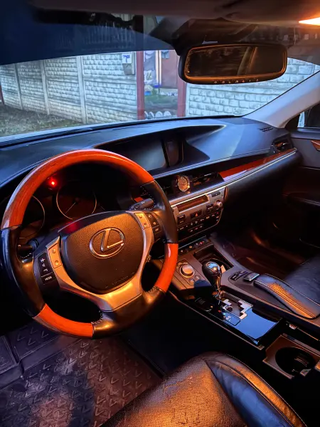 Lexus ES, 2013