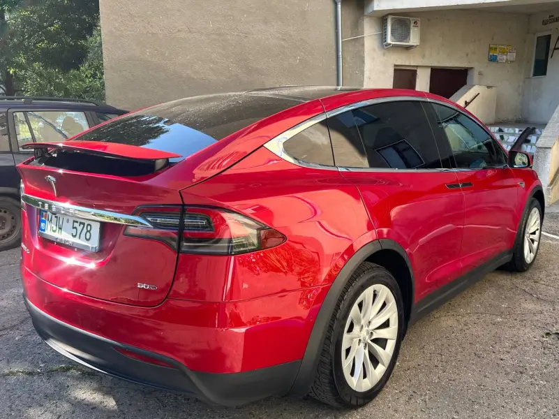 TESLA X, 2017