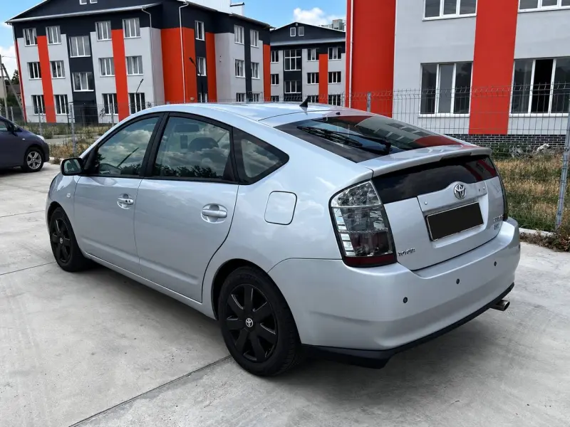Toyota Prius, 2005
