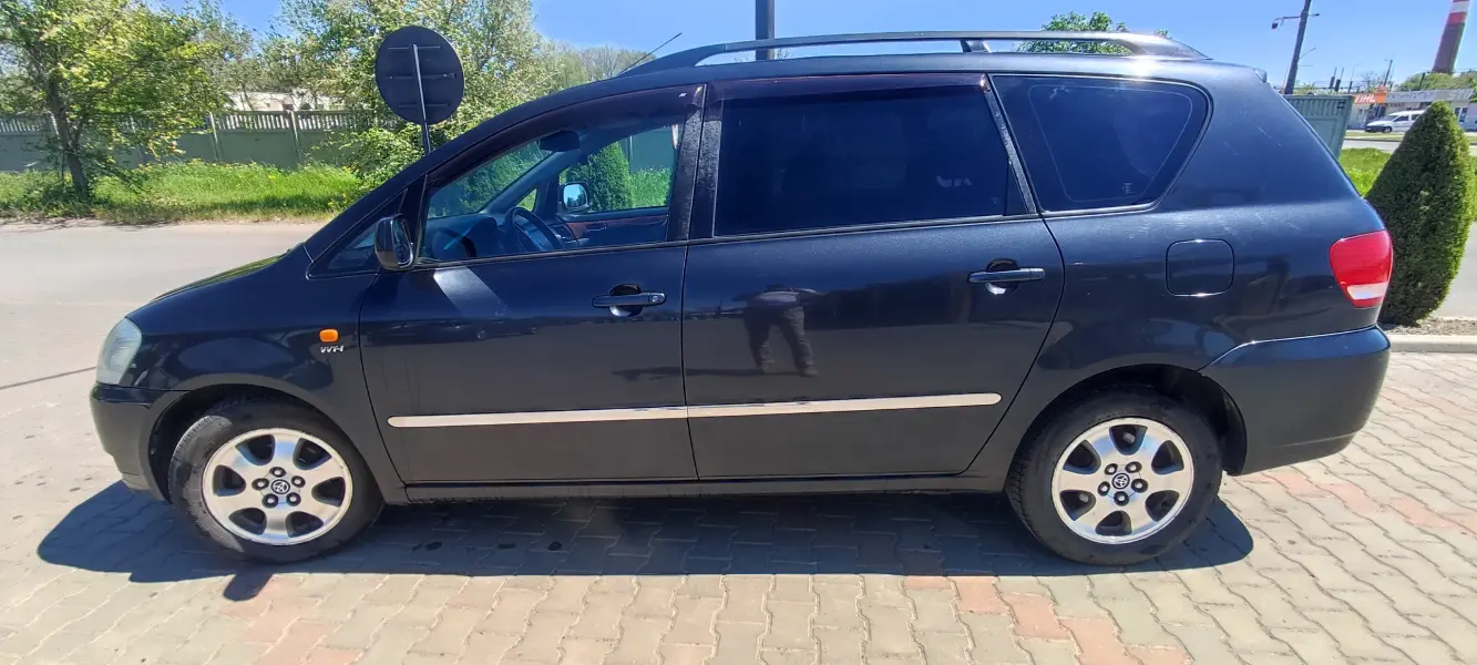 Toyota Avensis Verso, 2002