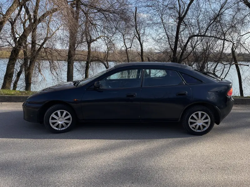 Mazda 323, 1997