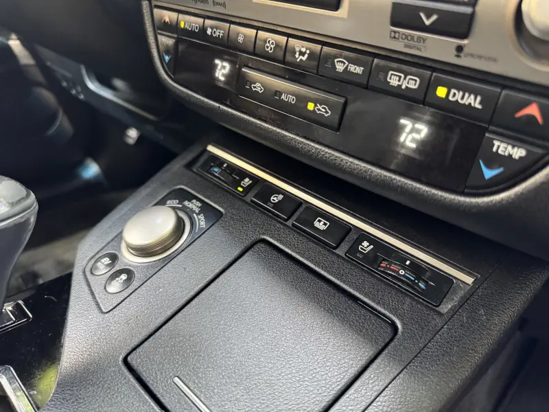 Lexus ES, 2013