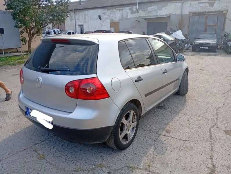 Volkswagen Golf, 2005