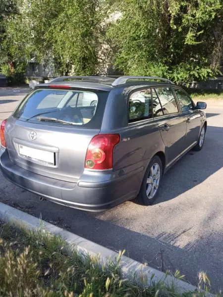 Toyota Avensis, 2005