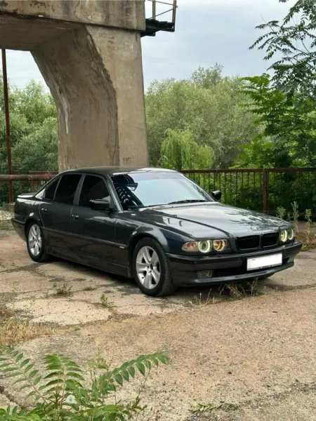 BMW 7 Series, 2000