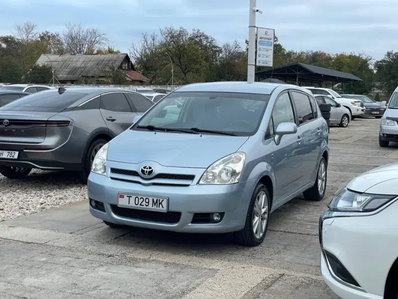 Toyota Corolla Verso, 2005