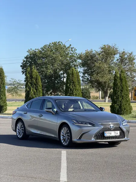 Lexus ES, 2020